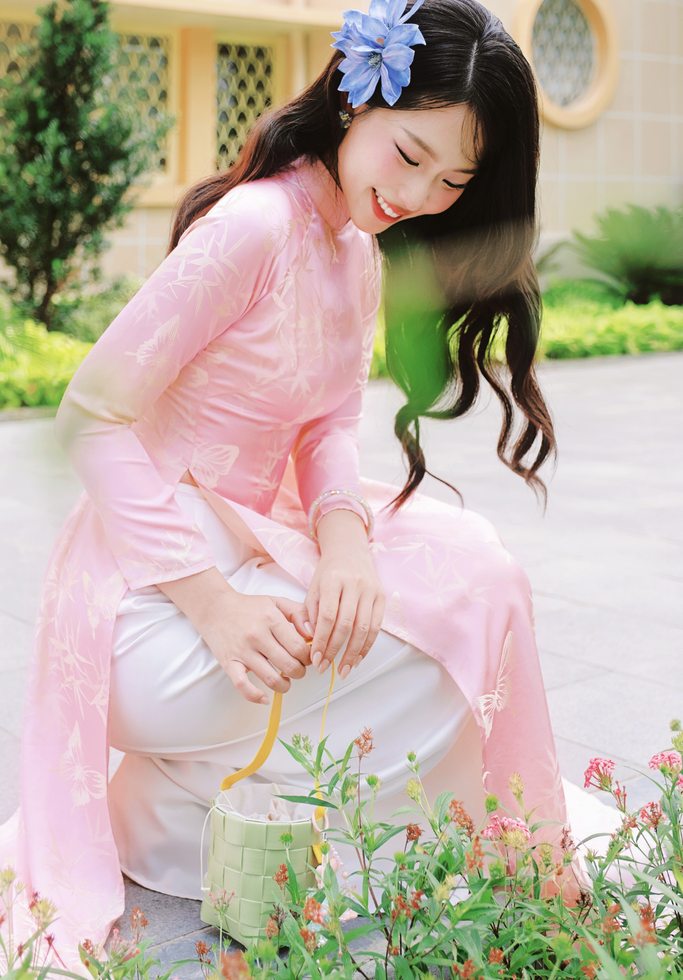 ad_mai_canh_hong_l__truc__2__ec3b8f22d5ec411a91946c9861a5fbc0_1024x1024